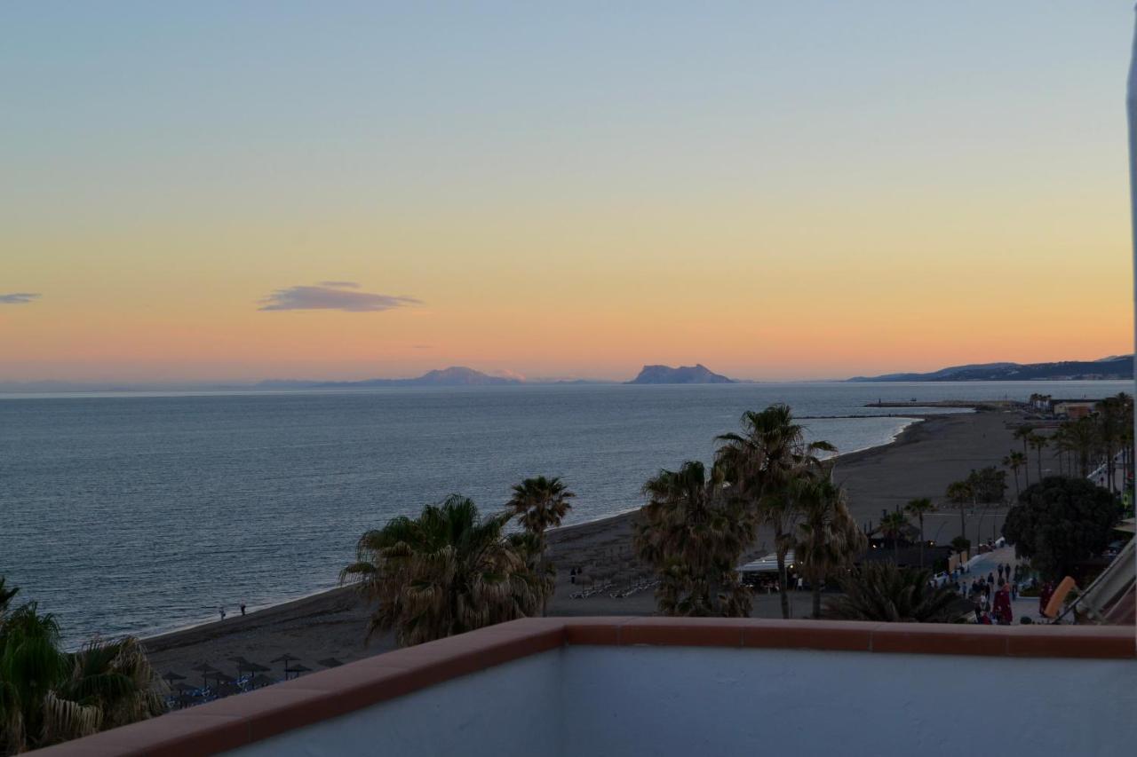 Sunnypalms - Beachfront Penthouse With Stunning Sea View Estepona Kültér fotó
