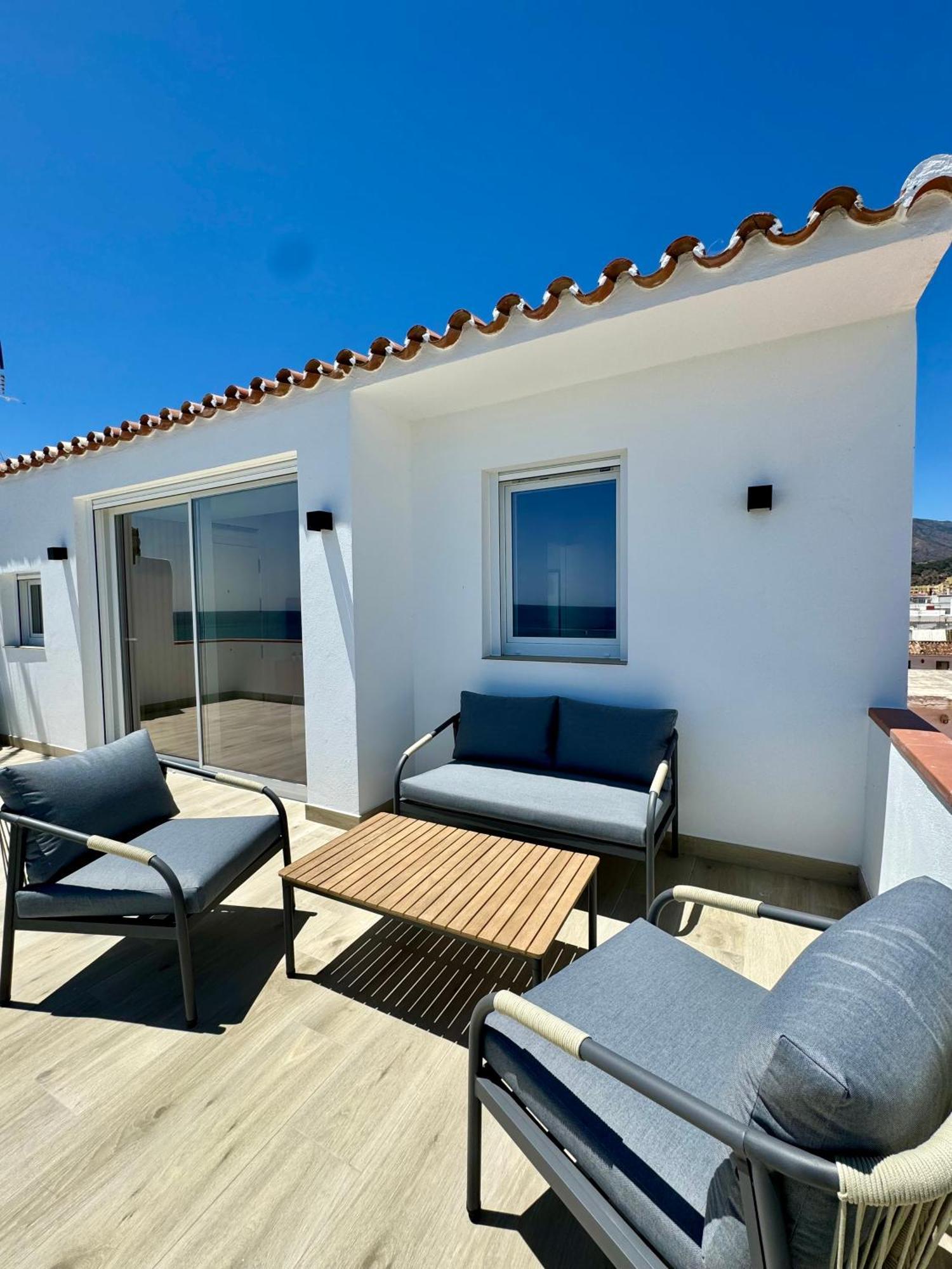 Sunnypalms - Beachfront Penthouse With Stunning Sea View Estepona Kültér fotó