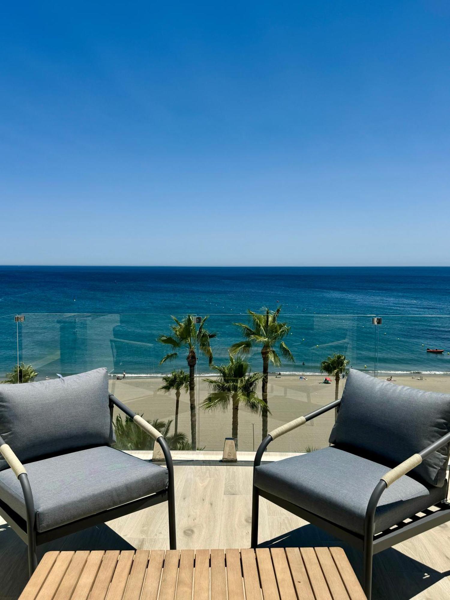 Sunnypalms - Beachfront Penthouse With Stunning Sea View Estepona Kültér fotó