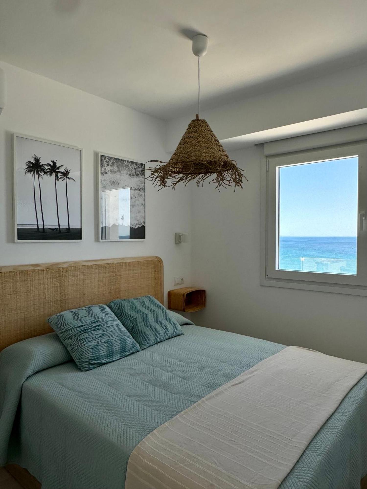Sunnypalms - Beachfront Penthouse With Stunning Sea View Estepona Kültér fotó