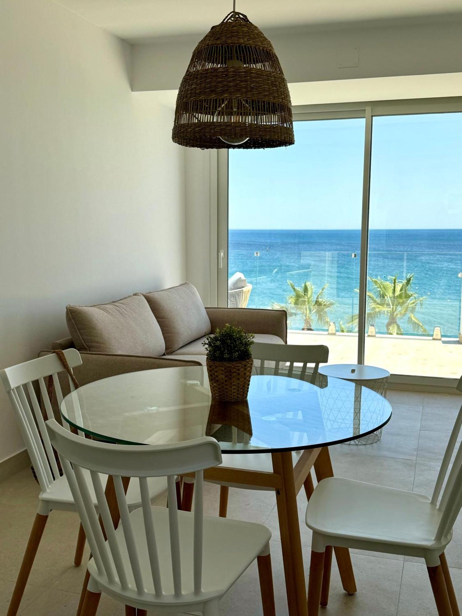 Sunnypalms - Beachfront Penthouse With Stunning Sea View Estepona Kültér fotó