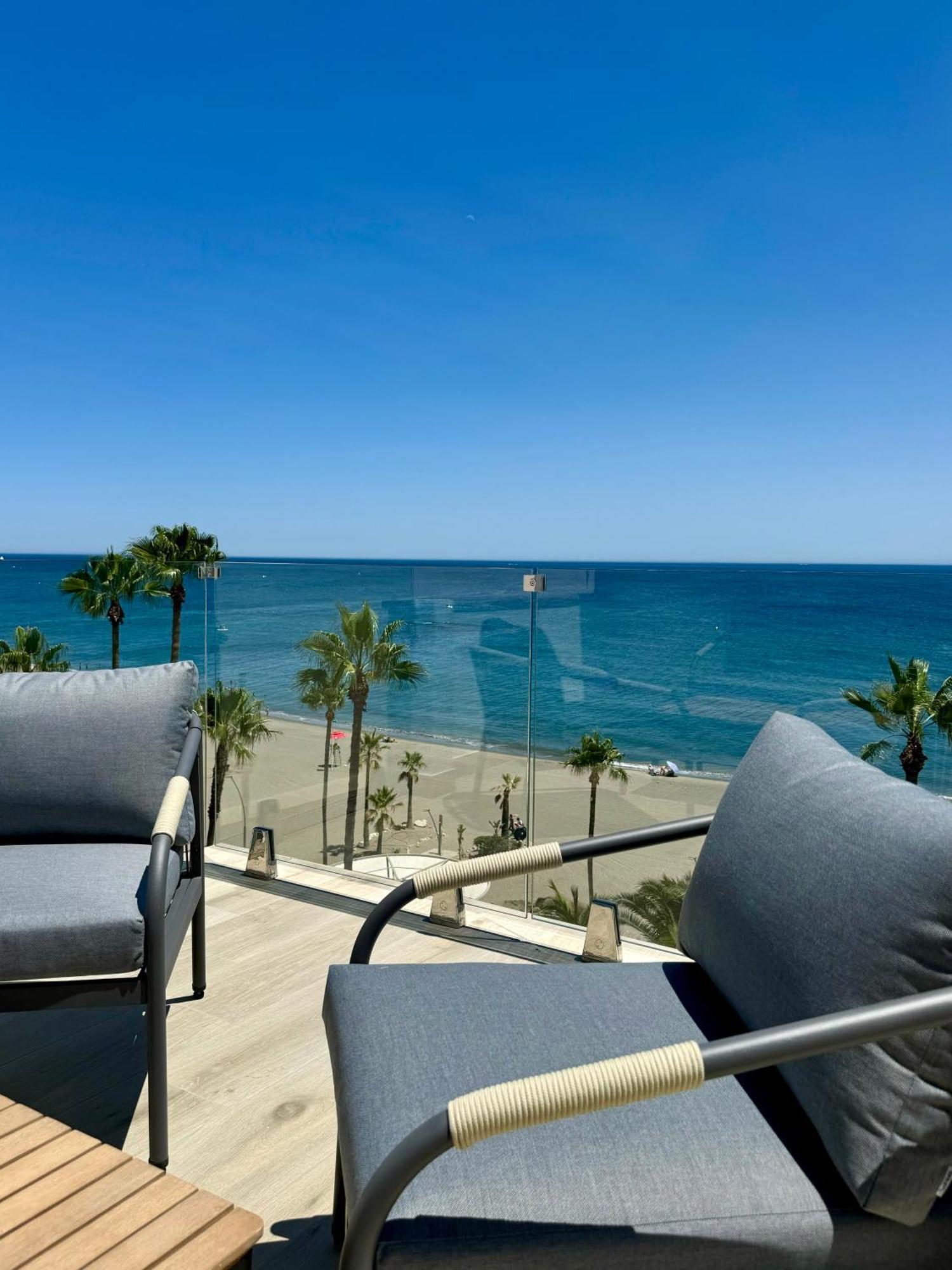 Sunnypalms - Beachfront Penthouse With Stunning Sea View Estepona Kültér fotó