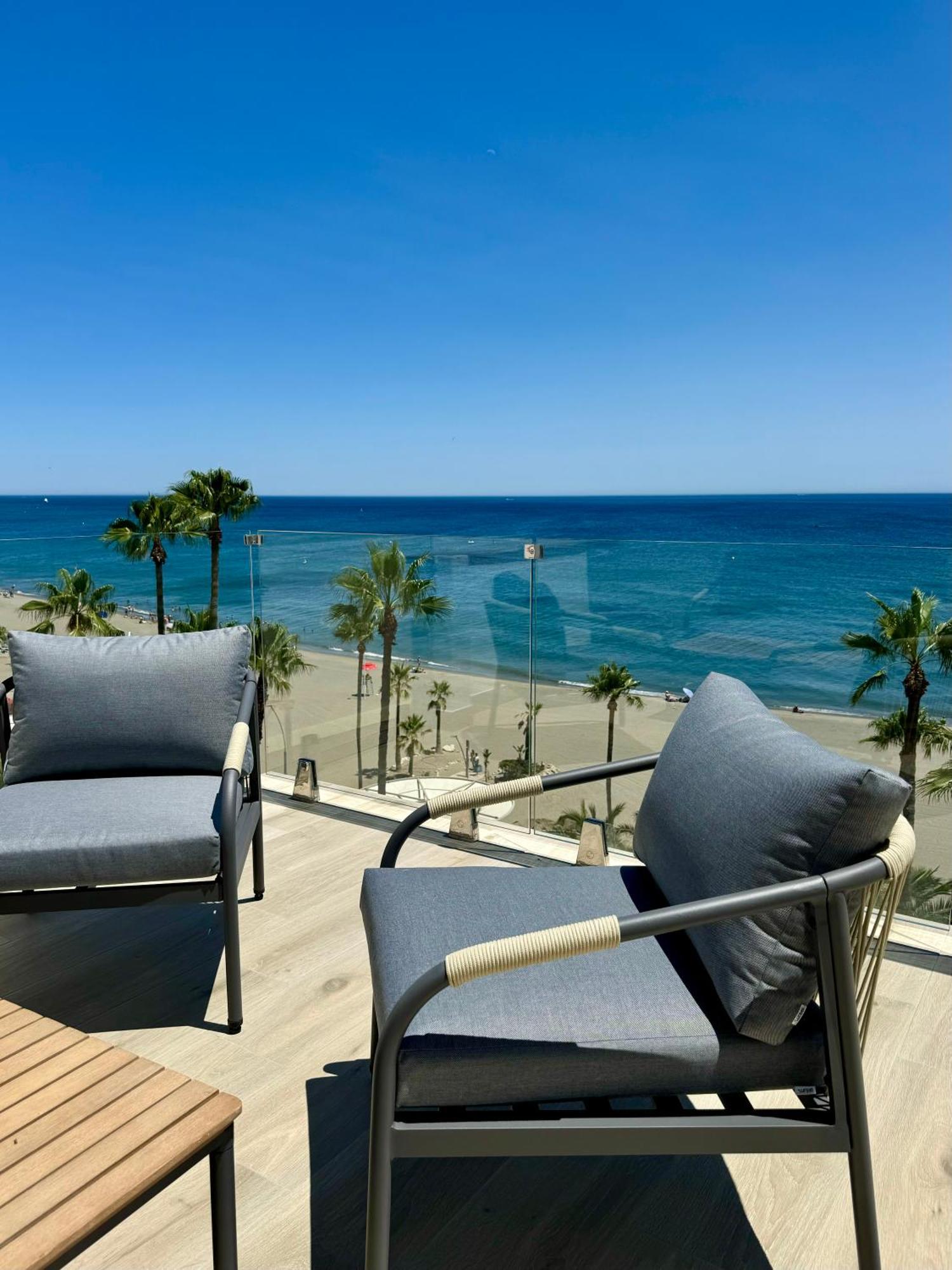 Sunnypalms - Beachfront Penthouse With Stunning Sea View Estepona Kültér fotó