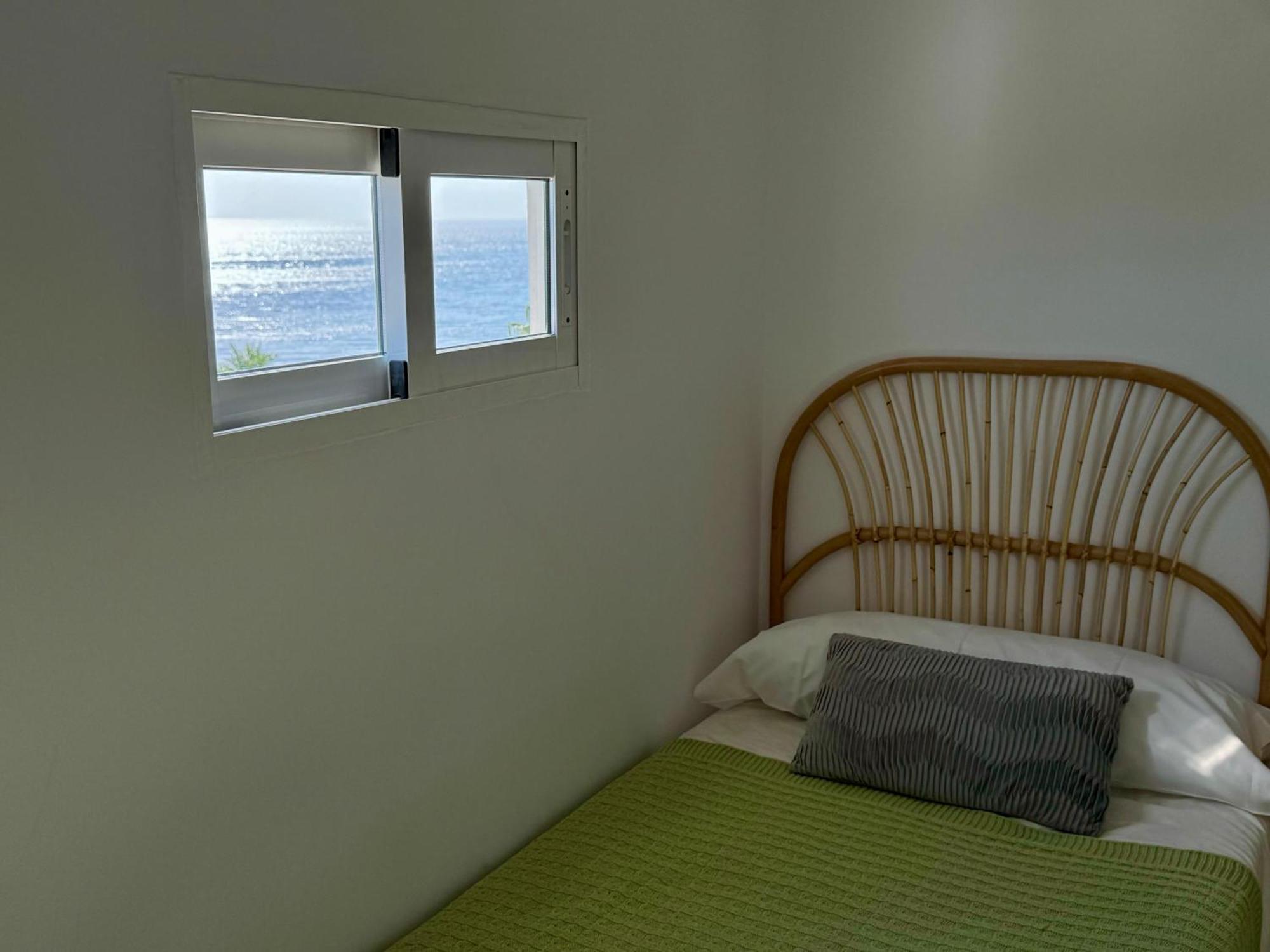 Sunnypalms - Beachfront Penthouse With Stunning Sea View Estepona Kültér fotó